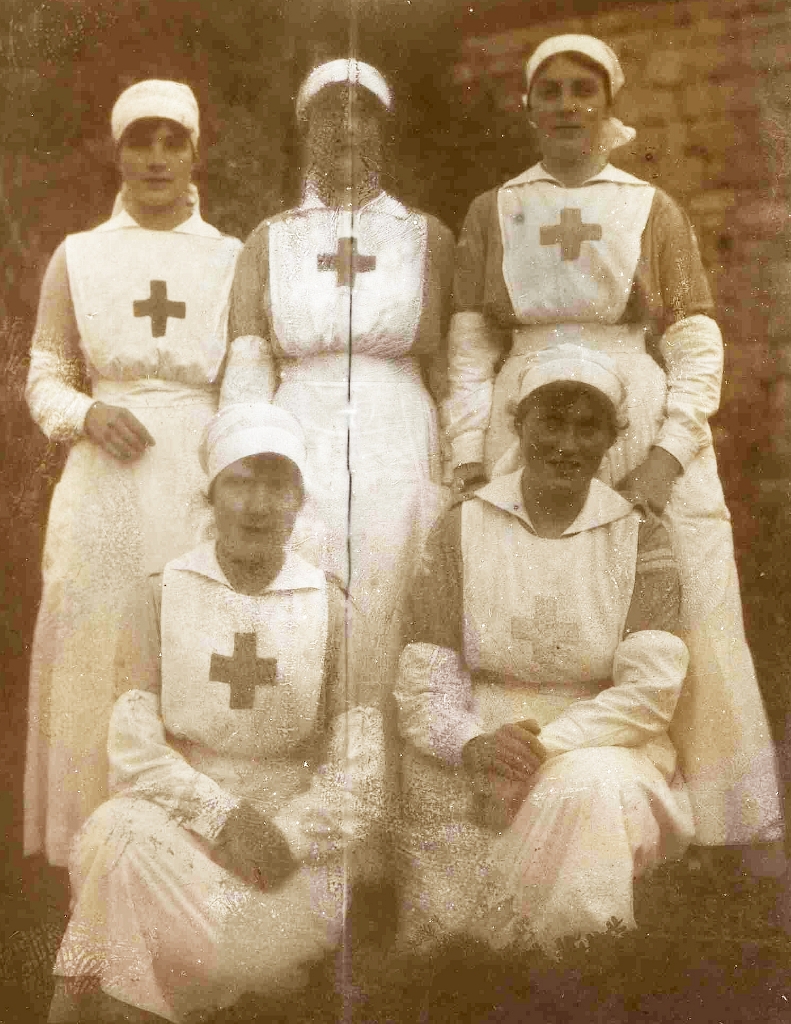1915c CROIL & MITCHELL FAMILY ca 1900 - 1916 Chrissy M. Croil (m Vlasto) far left with fellow British VADs in WWl 02.jpg